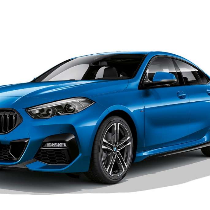 Легкосплавные диски М BMW 2 серии Gran Coupé M Sport Misano Blue металлик F44 вид спереди с поворотом в три четверти