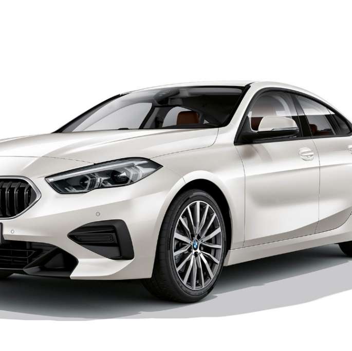 Решетка радиатора BMW BMW 2 серии Gran Coupé Модель Advantage Mineral White F44 вид спереди с поворотом в три четверти