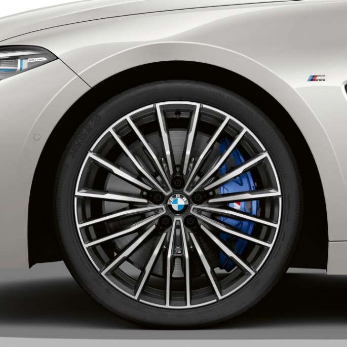 BMW M850i xDrive, Mineral White metallic, 20" легкосплавные диски multi-spoke 729 M. BMW M850i xDrive, Mineral White metallic, 20" легкосплавные диски multi-spoke 729 M.