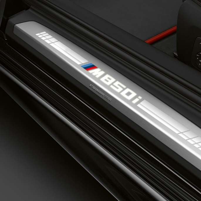 BMW M850i xDrive, металлик Черный Карбон, накладка на пороги. BMW M850i xDrive, металлик Черный Карбон, накладка на пороги.