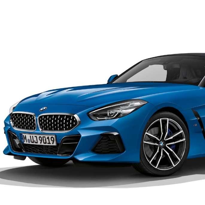 BMW Z4 Родстер Модель М Sport BMW Z4 Родстер Модель М Sport, передний снимок три четверти