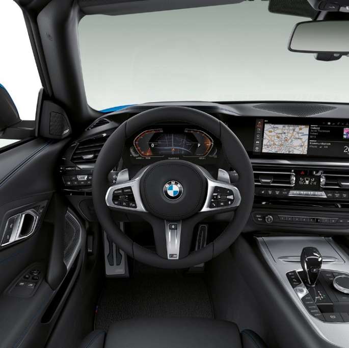 BMW Z4 Родстер Модель М Sport BMW Z4 Родстер Модель М Sport, рулевое колесо и водительское место